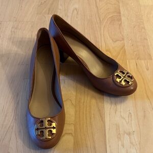 Tory Burch Tan Leather Heels with Gold Logo